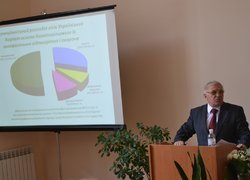 З науковою доповіддю виступає професор Василь Парпан, директор НДІ ,,Гірське лісівництво,, (м. Івано-Франківськ)